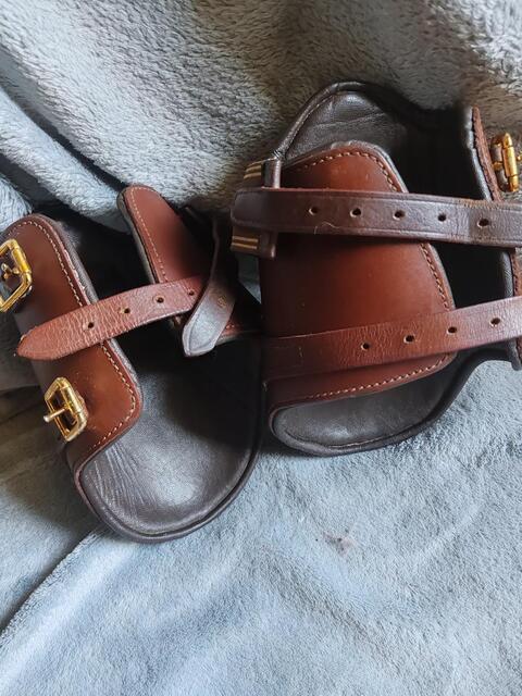Protege boulet en cuir