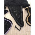 Bonnet court assorti velvet moutarde avec strass