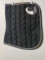 Tapis noir cheval liberte