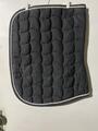 Tapis noir cheval liberte