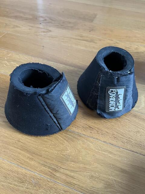 Cloches escadron noires