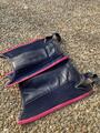 chaps cuir bleu marine et bordures rose
