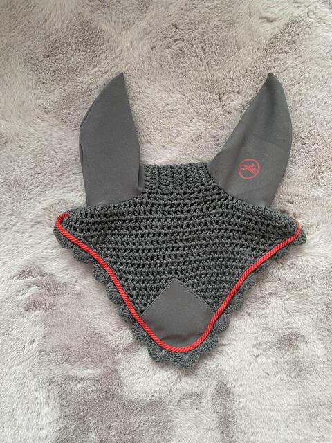 bonnet court gris et rouge taille FULL