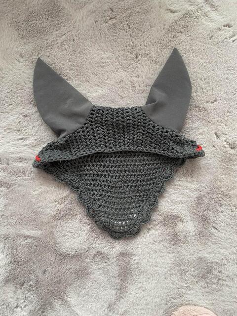 bonnet court gris et rouge taille FULL