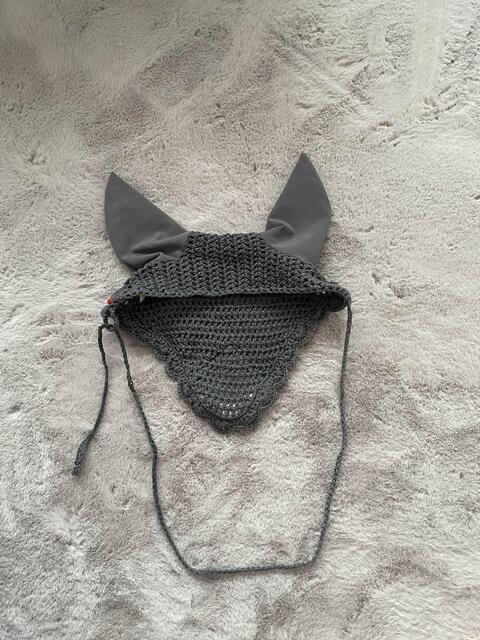 bonnet court gris et rouge taille FULL
