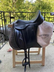 Selle de dressage hermes