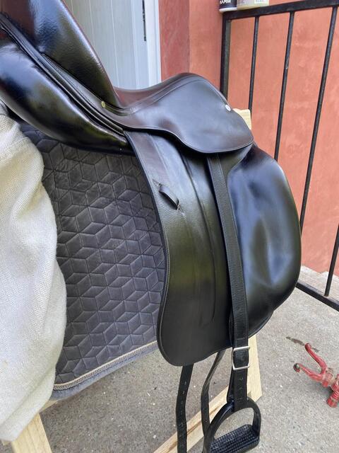 Selle de dressage hermes