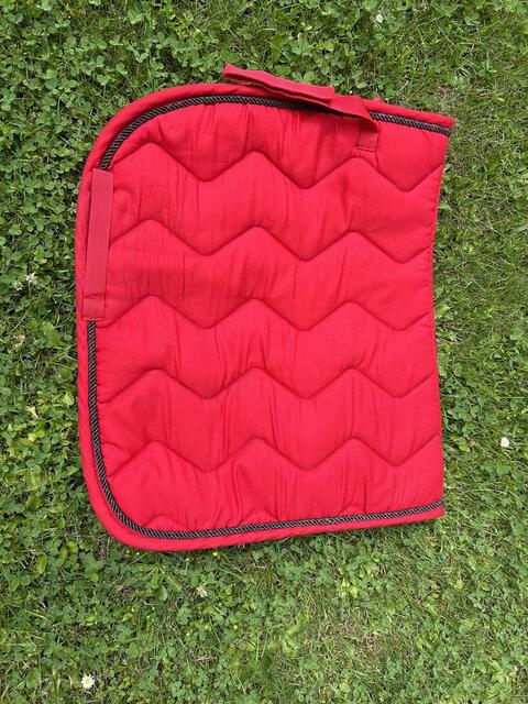 Tapis équithème rouge