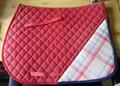 Tapis de selle rouge et bleu