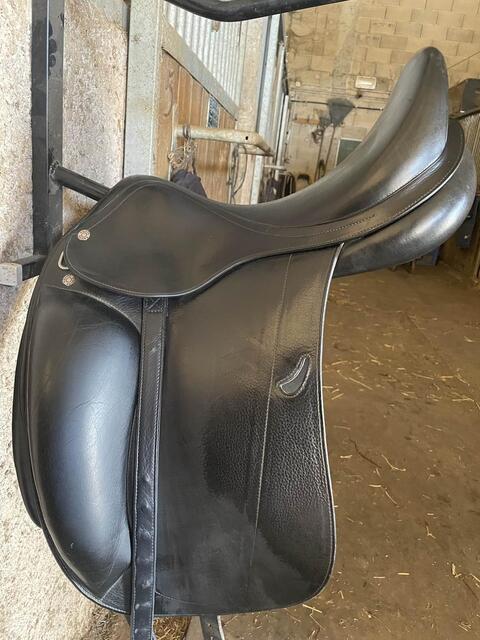 Selle de dressage