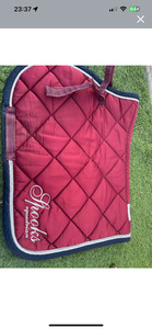 Tapis bordeaux