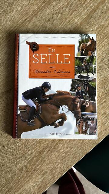 livre "en selle avec Alexandra Ledermann"
