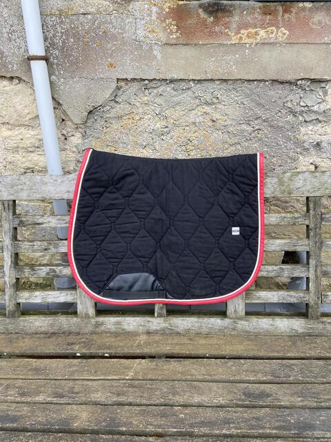 Tapis GEM noir et rouge