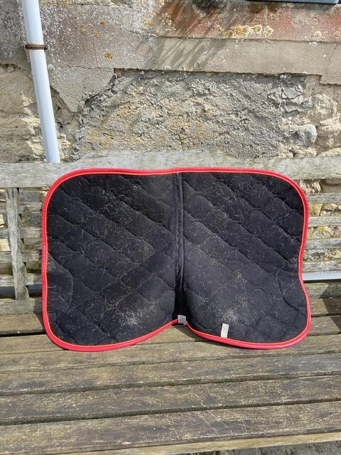 Tapis GEM noir et rouge