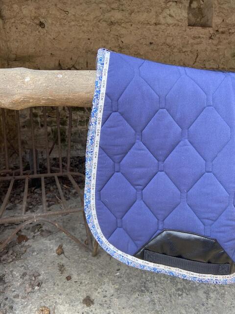 Tapis gem bleu fleurs