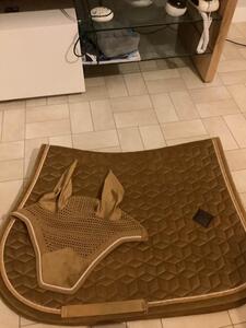 tapis Kentucky velvet moutarde+bonnet moutarde