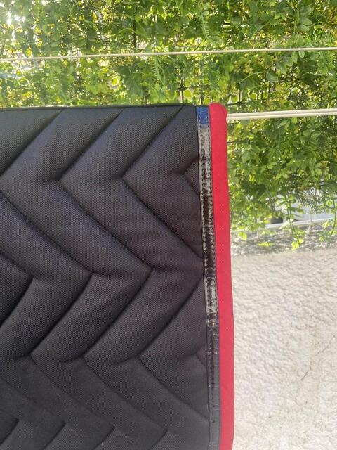 Tapis paddock sport noir et rouge