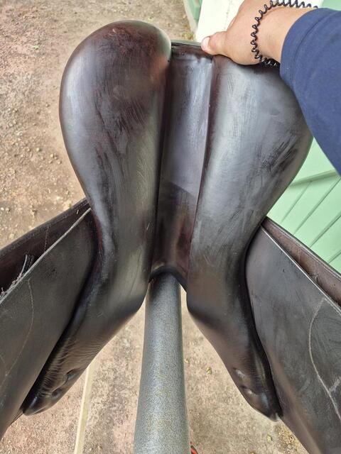 Selle eric thomas lugano Taille 17,5