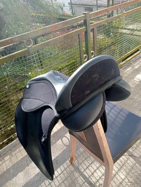 Selle mixte Sportech memory a vendre en 17pouces