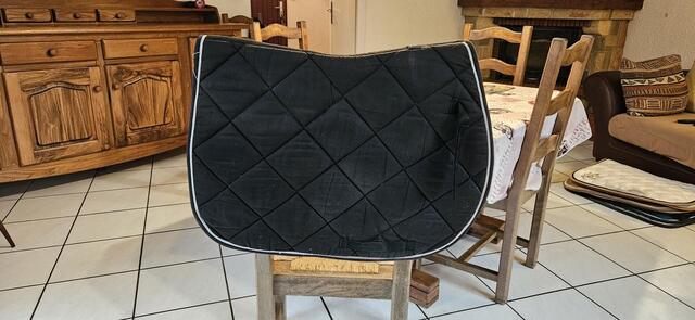tapis noir parc du cheval chazey sur ain