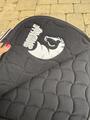 tapis noir cheval liberté