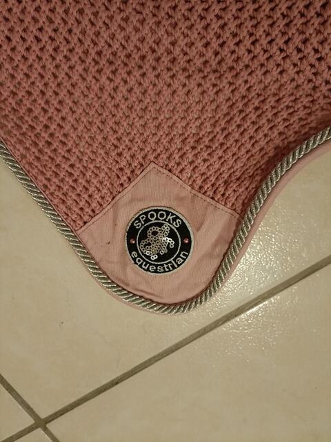 Bonnet spooks equestrian rose