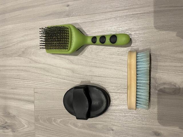 lots 3 brosses