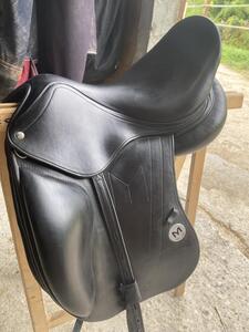 Selle de dressage