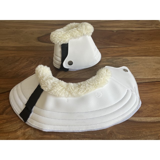 Cloches blanches avec mouton synthétique - Taille L