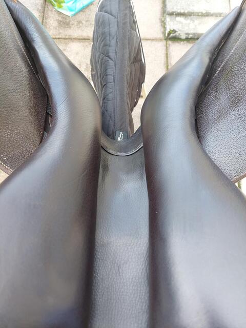 Selle Ikonic
