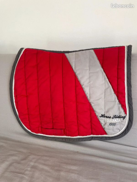 Tapis d’ésuitation rouge et gris