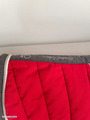 Tapis d’ésuitation rouge et gris