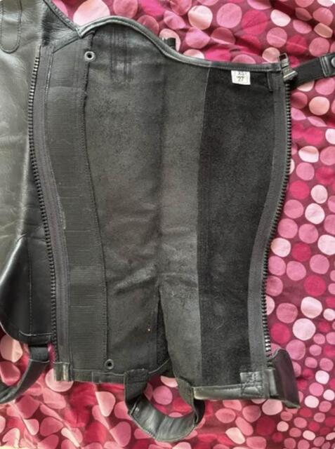 Chaps noires