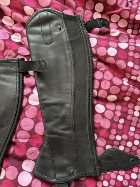 Chaps noires