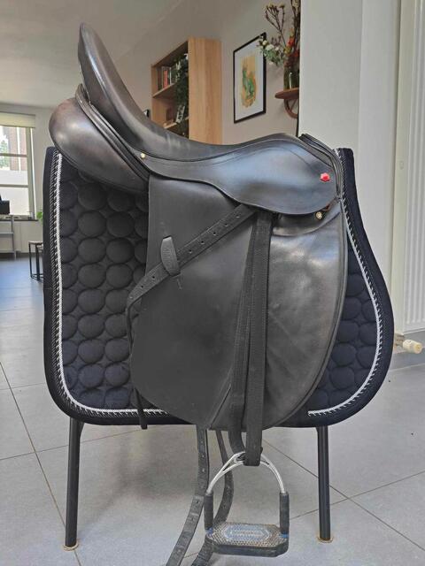 Selle de dressage Albion 17.5'