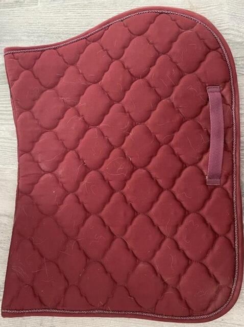 Tapis bordeaux riding world