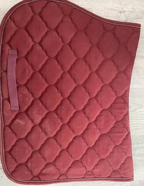 Tapis bordeaux riding world