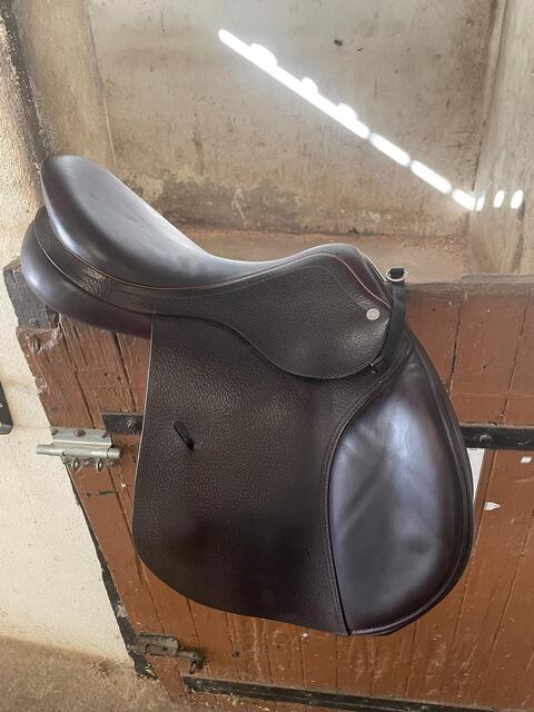 Selle Equipe taille 16/ Arcade 22