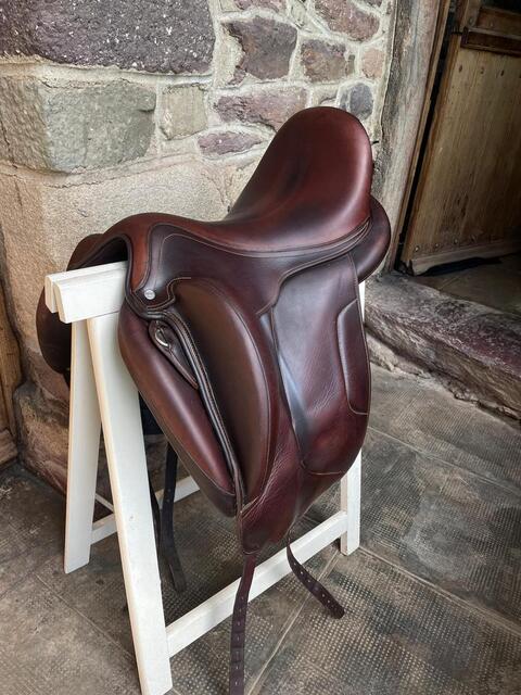 Selle Dressage Antares Tempo 17,5