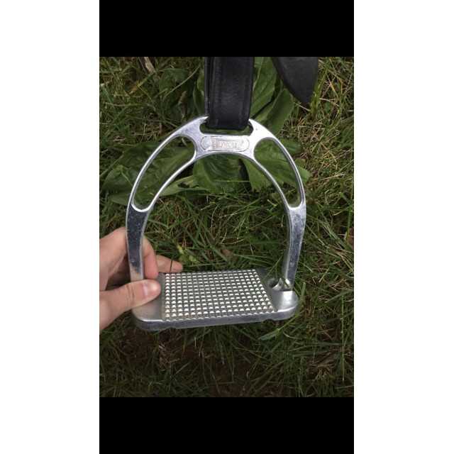 Étrier jin stirrup