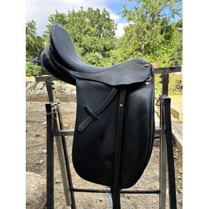 Selle de dressage 17,5