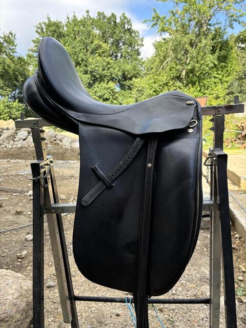 Selle de dressage 17,5