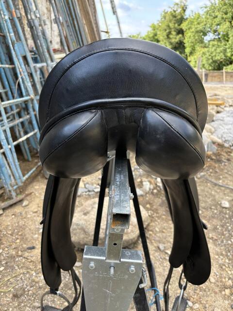 Selle de dressage 17,5