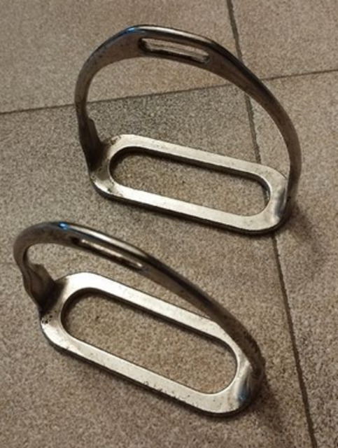 Paire d'étriers