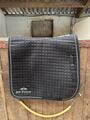tapis noir dressage