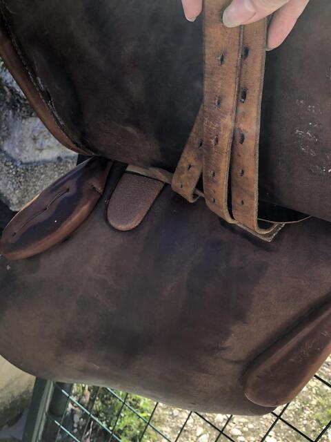 Selle en cuir marron