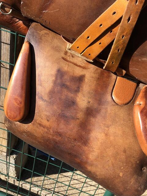 Selle en cuir marron