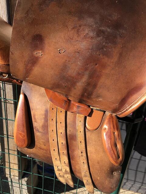 Selle en cuir marron