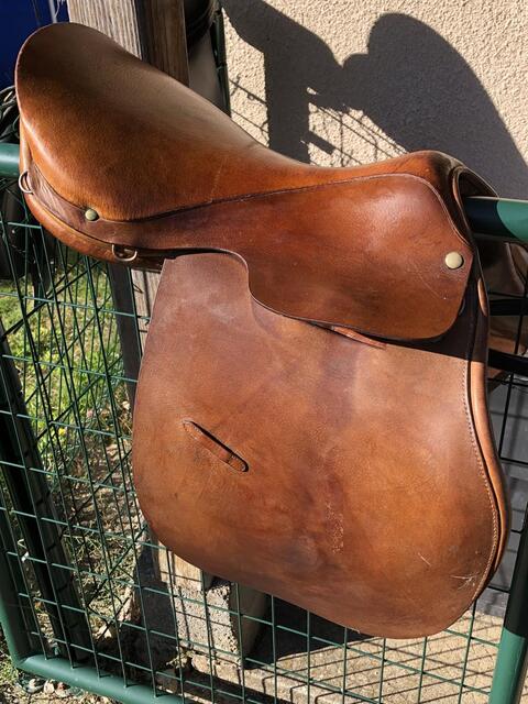 Selle en cuir marron