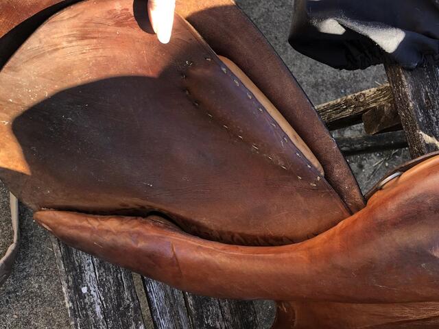 Selle en cuir marron